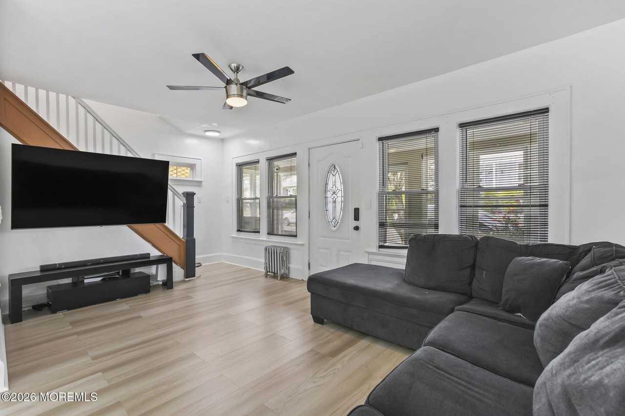 170 Hillside Ter - Photo 6 of 34