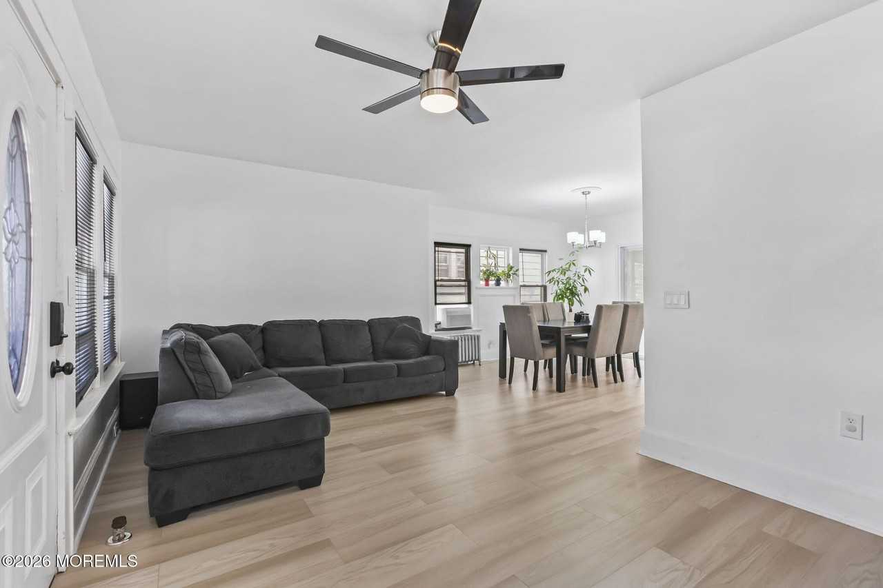 170 Hillside Ter - Photo 7 of 34