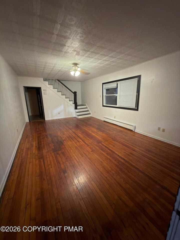 360 Tioga Ave - Photo 3 of 17