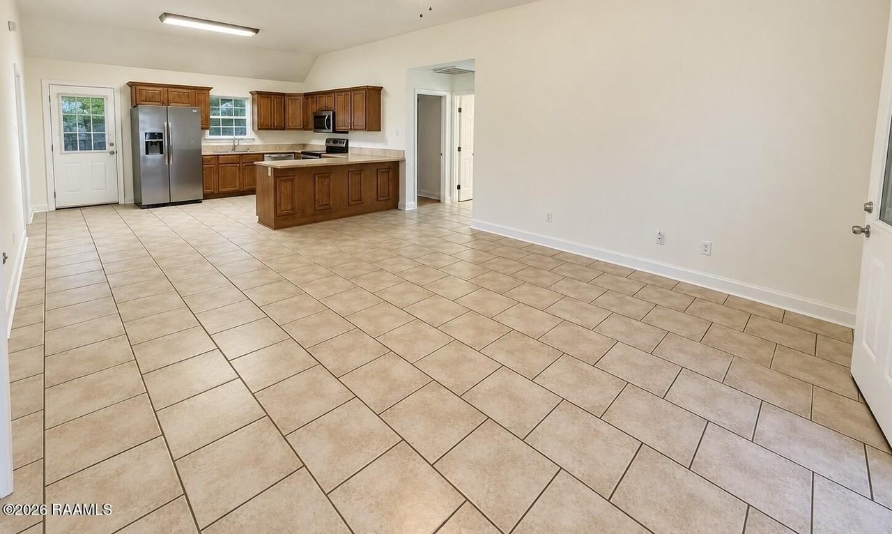 714 S Orange St - Photo 3 of 9