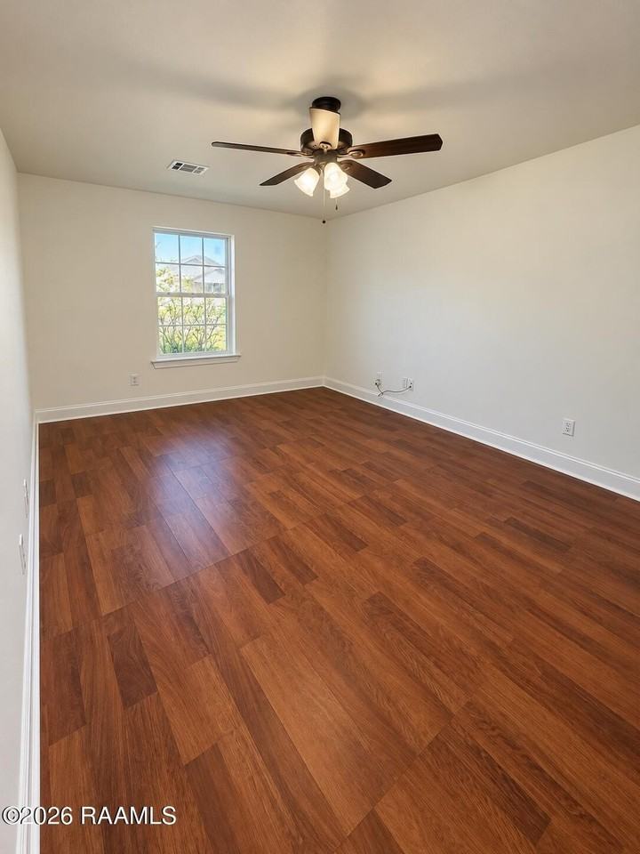 714 S Orange St - Photo 5 of 9