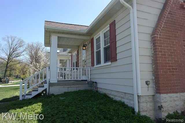 16237 Kirkshire Ave - Photo 3 of 22