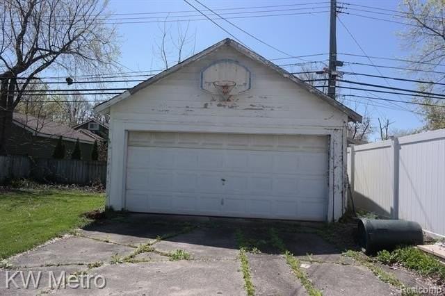 16237 Kirkshire Ave - Photo 6 of 22