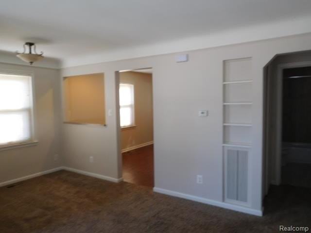 2033 Symes St - Photo 4 of 25