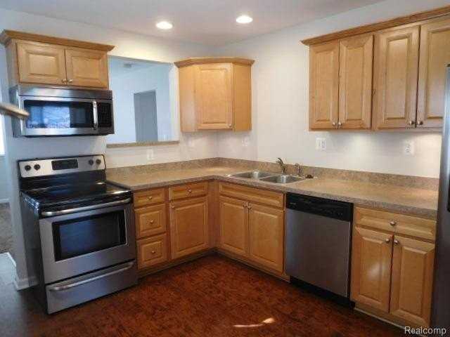 2033 Symes St - Photo 5 of 25