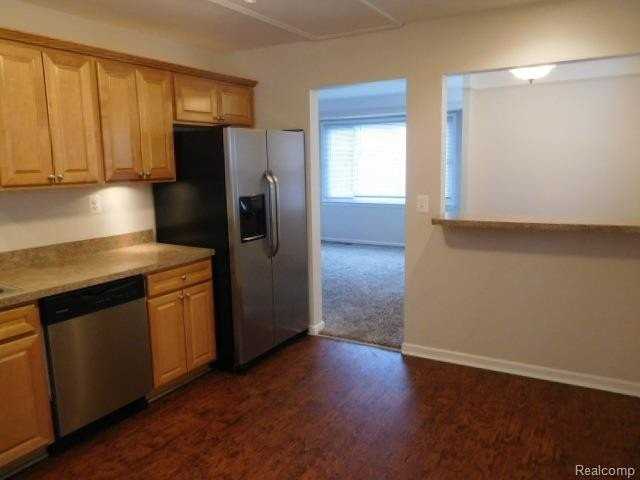 2033 Symes St - Photo 7 of 25