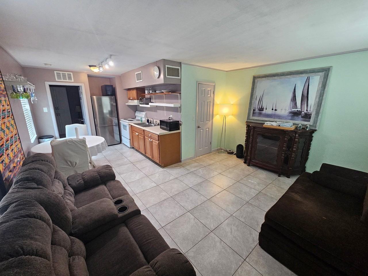 438 N 7th St #B - Photo 2 of 7