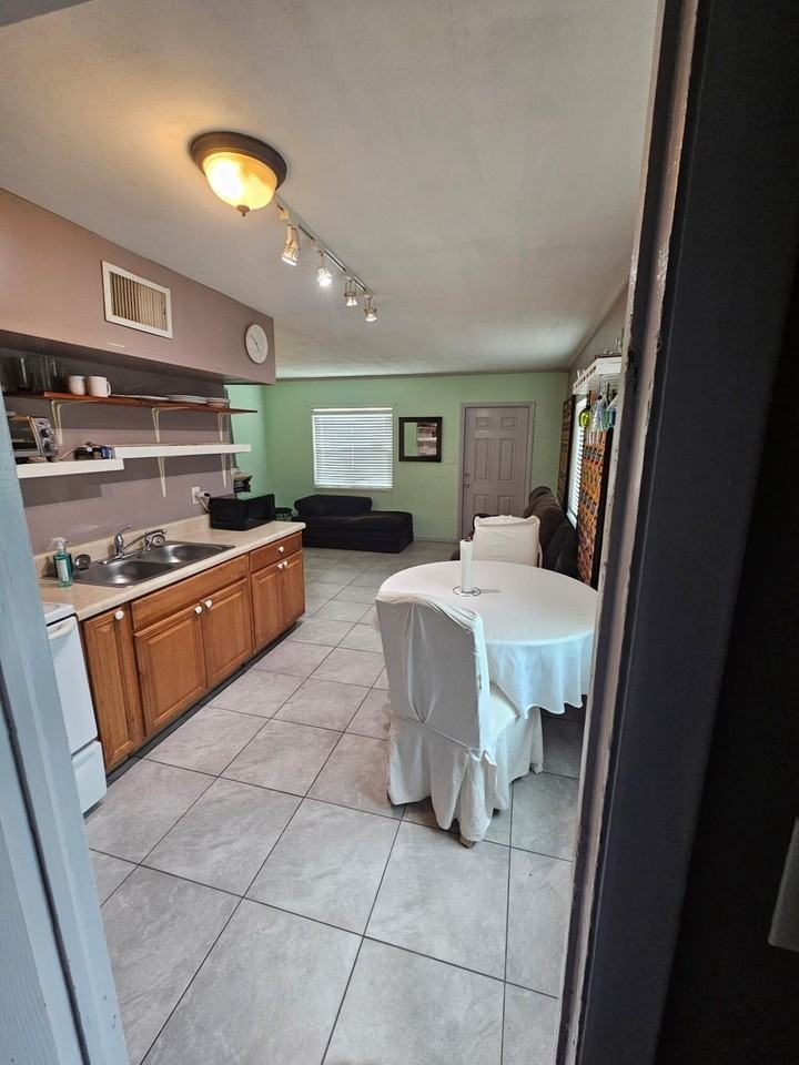 438 N 7th St #B - Photo 3 of 7