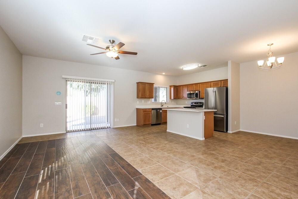17772 W Caribbean Ln - Photo 5 of 16