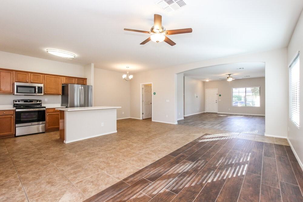 17772 W Caribbean Ln - Photo 6 of 16