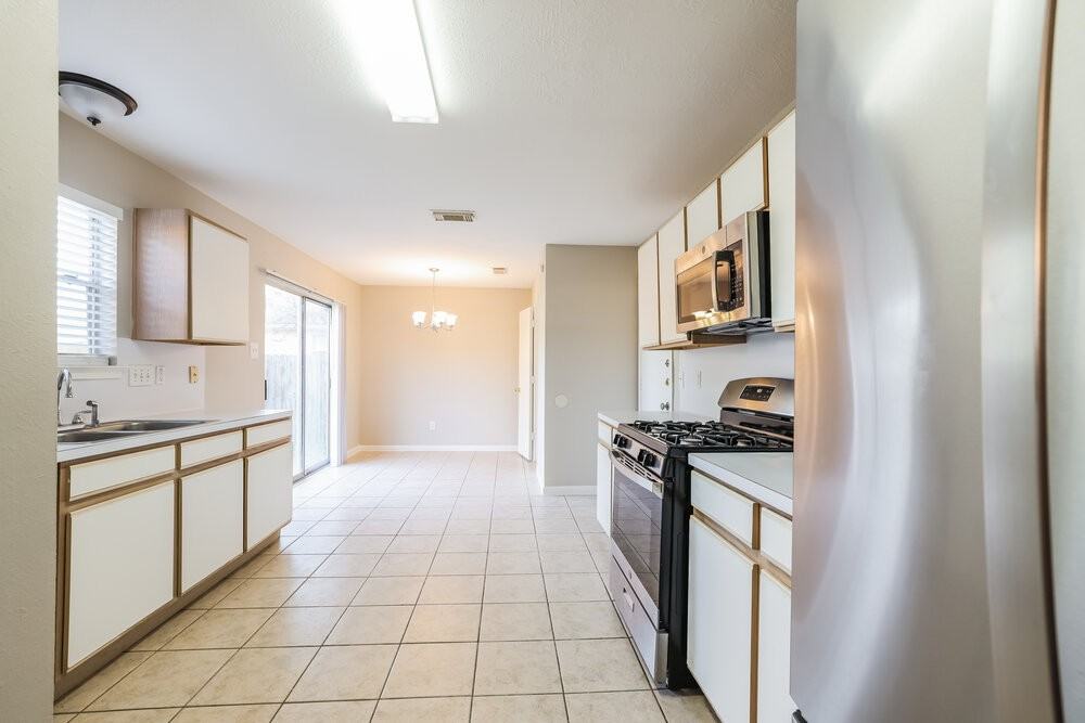 18015 Hobby Forest Ln - Photo 6 of 17