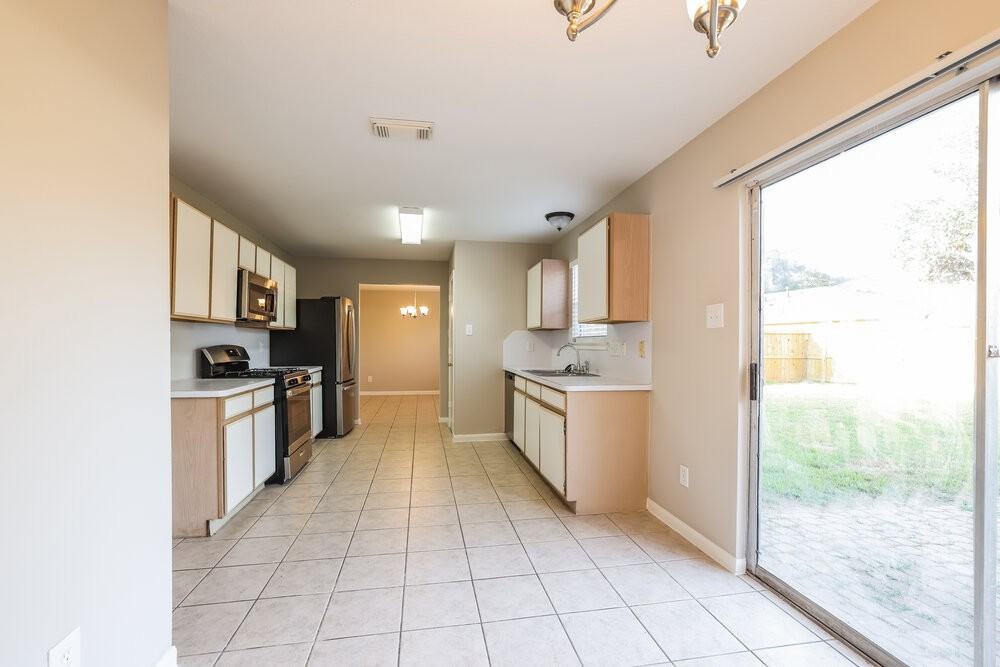 18015 Hobby Forest Ln - Photo 7 of 17