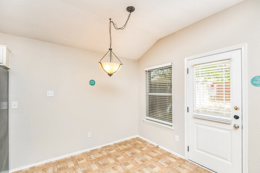 2745 Cochran Way - Photo 6 of 16