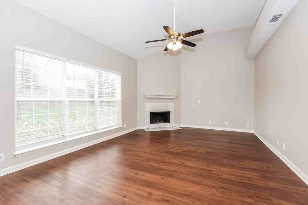 656 Mable Dr - Photo 4 of 17