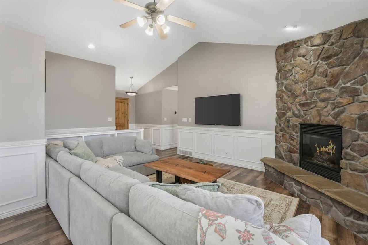 956 S 1525 W #1638271P - Photo 2 of 27