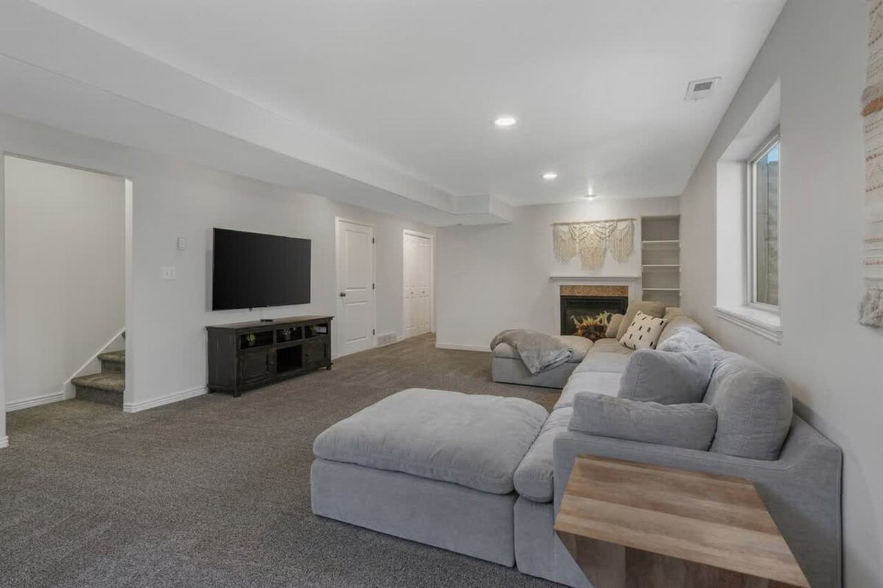 956 S 1525 W #1638271P - Photo 3 of 27