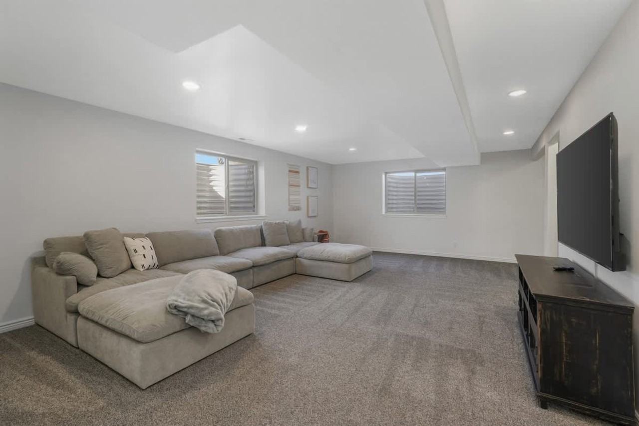956 S 1525 W #1638271P - Photo 4 of 27