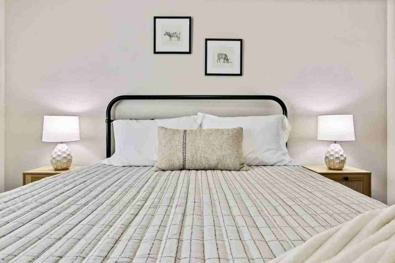 187 W Waukesha St #1642453P - Photo 5 of 44