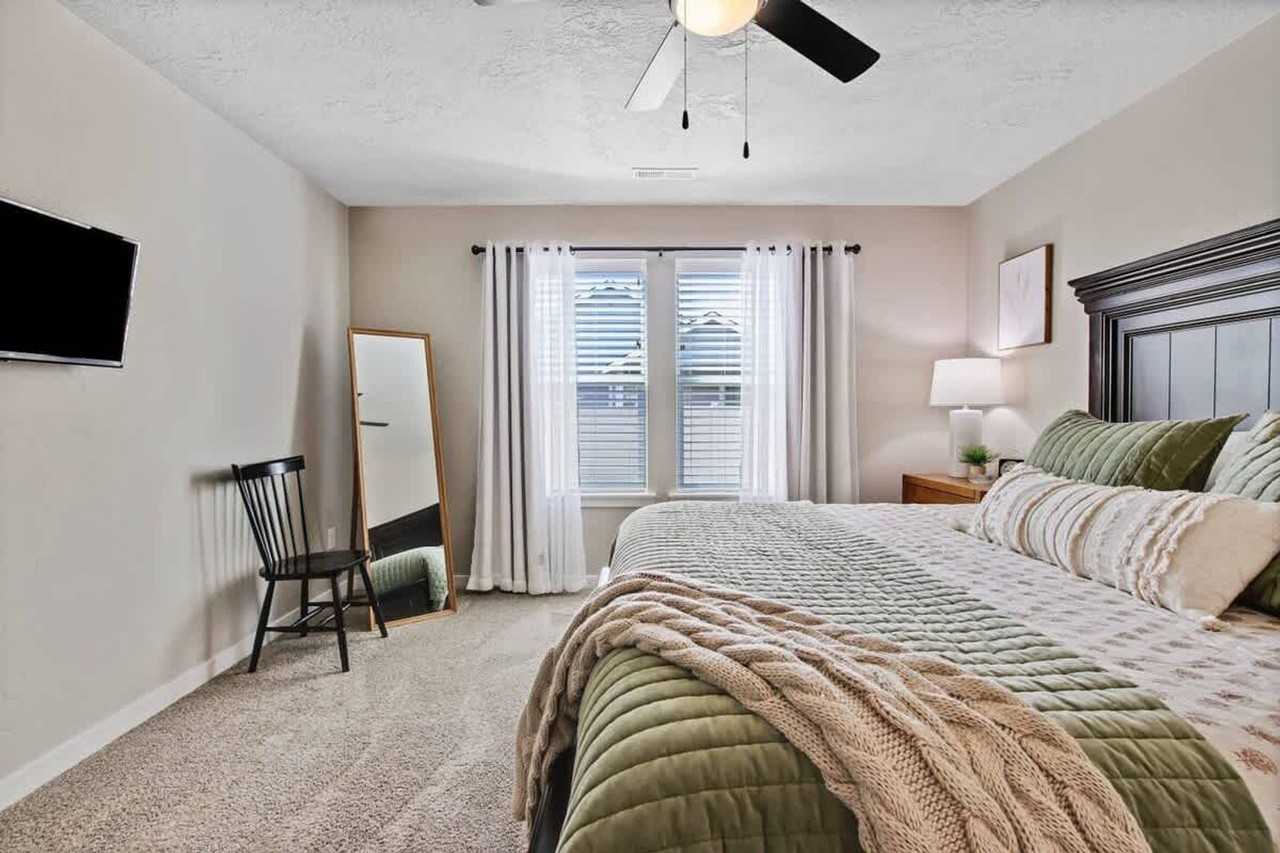 187 W Waukesha St #1642453P - Photo 7 of 44