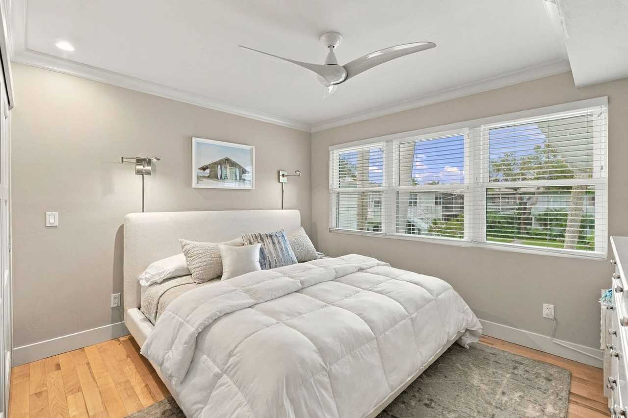 261 8th Ave S #1648327P - Photo 5 of 23