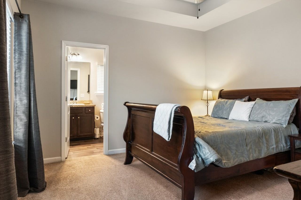 1289 Towne Square Ct #1586525P - Photo 4 of 38
