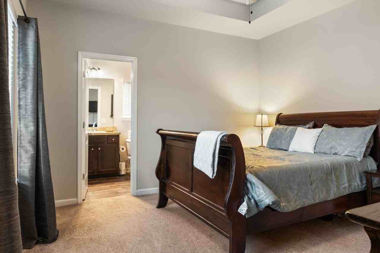 1289 Towne Square Ct #1586525P - Photo 5 of 38