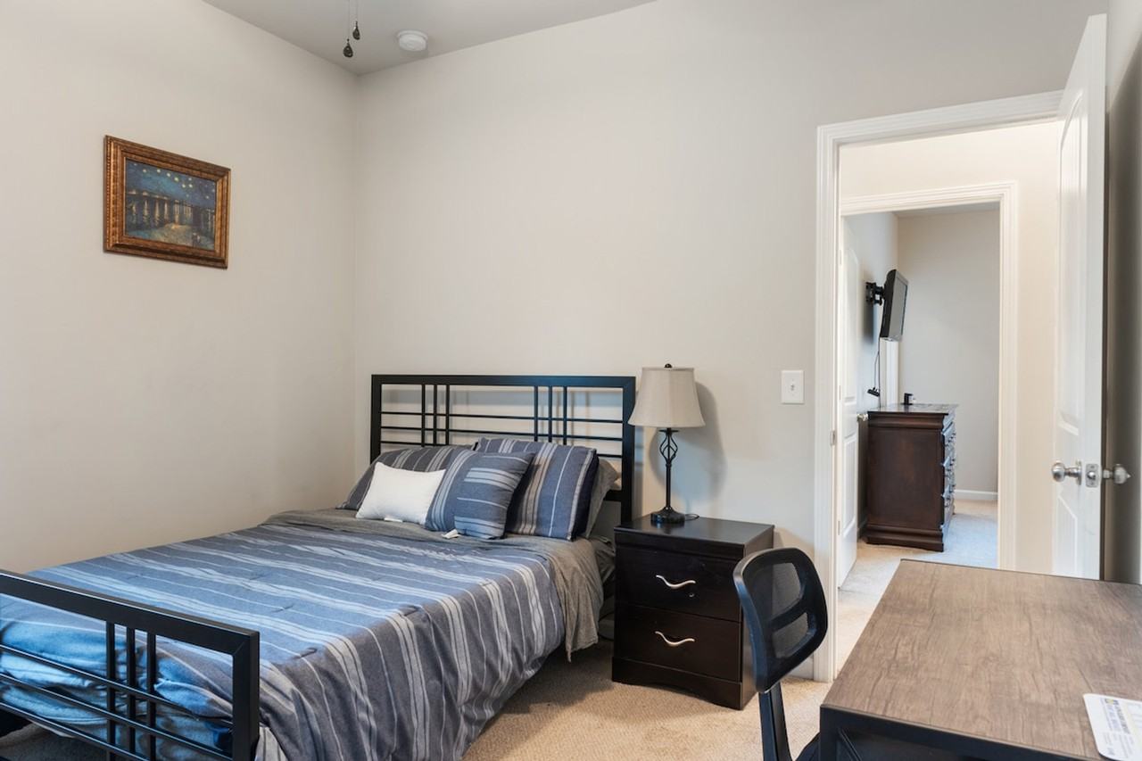 1289 Towne Square Ct #1586525P - Photo 6 of 38