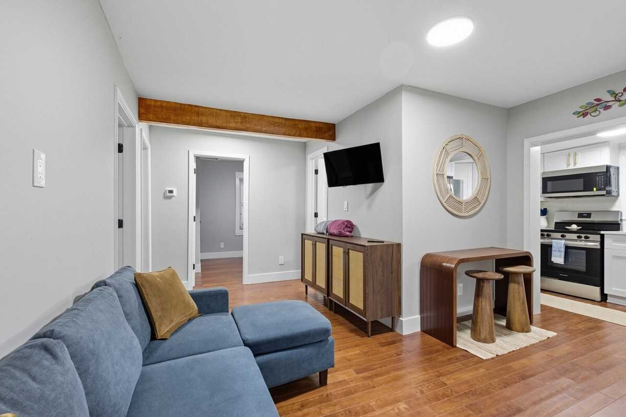 250 Indale Ave #1586514P - Photo 5 of 49