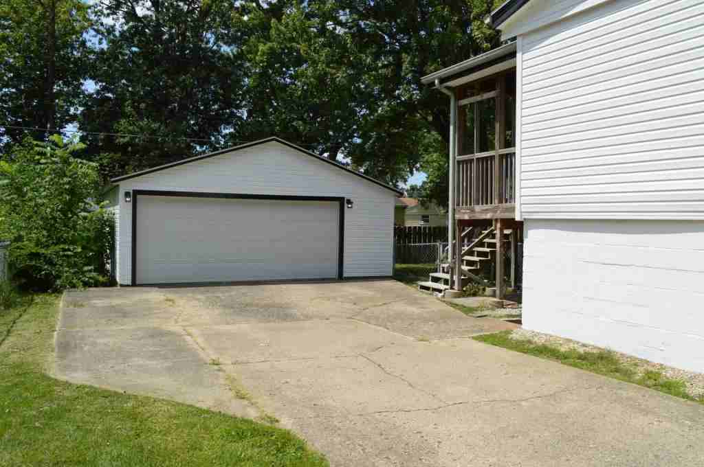 1809 Tam O Shanter Ct - Photo 2 of 23