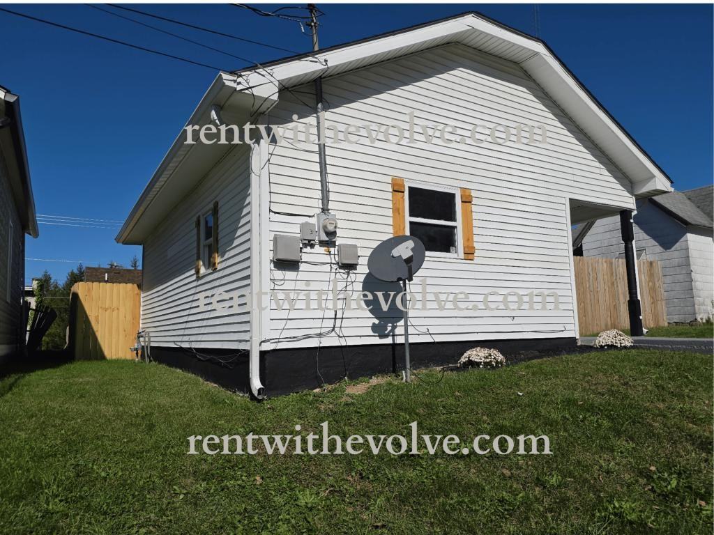 1352 Short St - Photo 2 of 4