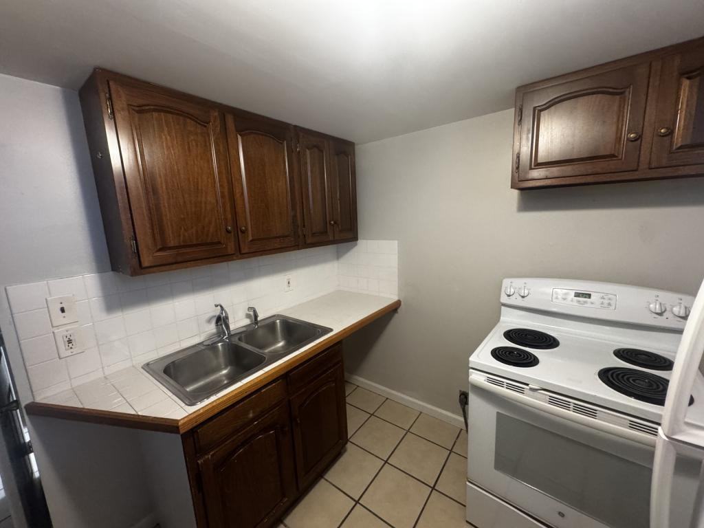 3973 Hemphill Way - Photo 3 of 10