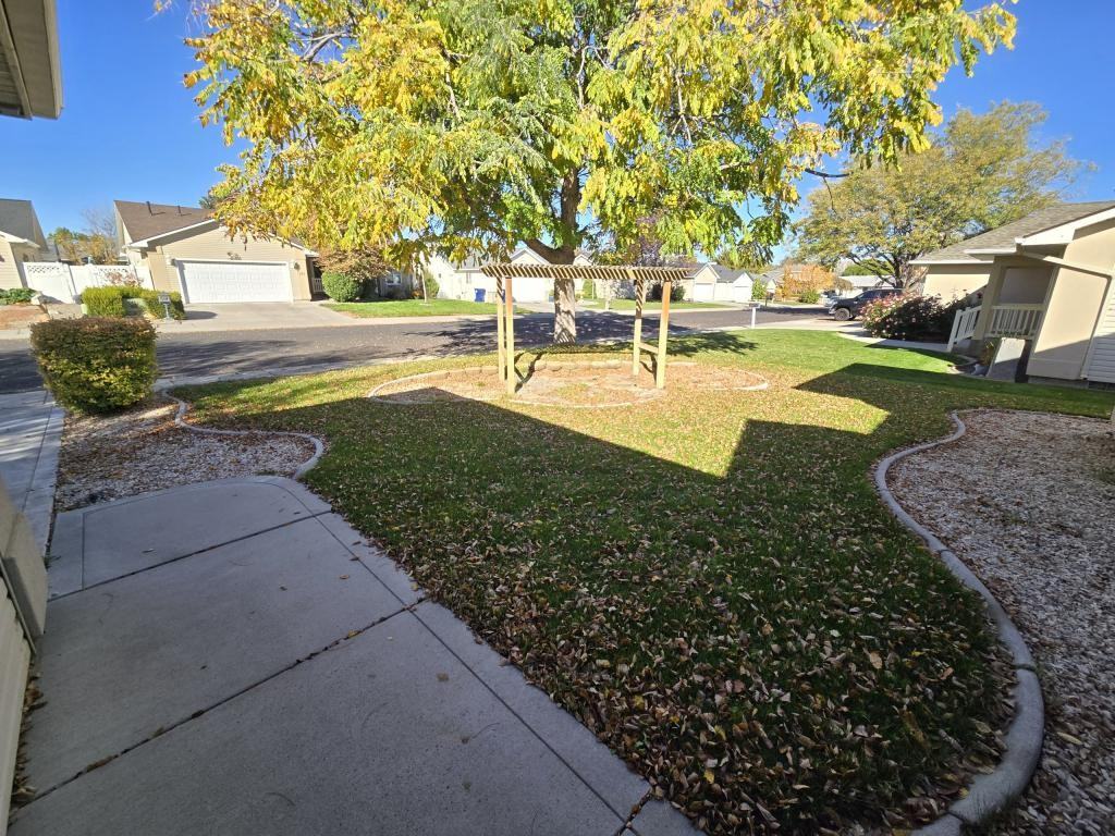 256 Cedar Park Cir - Photo 4 of 47