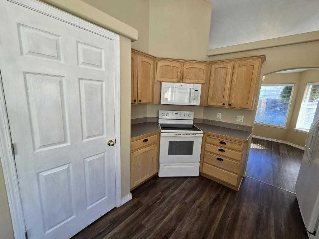 256 Cedar Park Cir - Photo 6 of 47