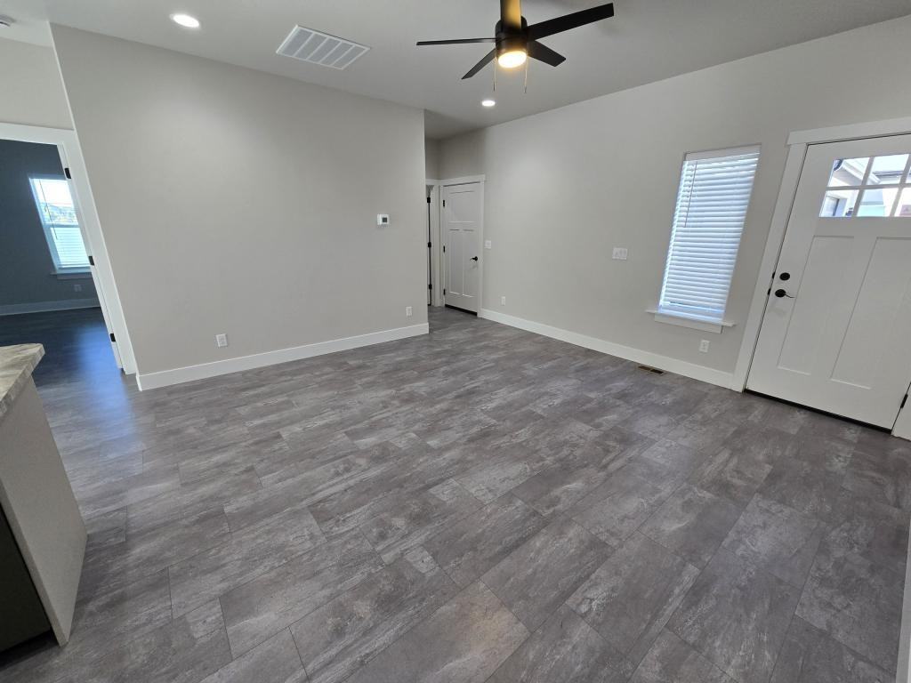 1065 Cheney Dr W - Photo 5 of 28