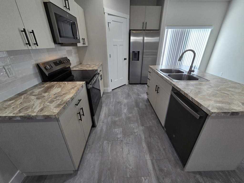1065 Cheney Dr W - Photo 6 of 28