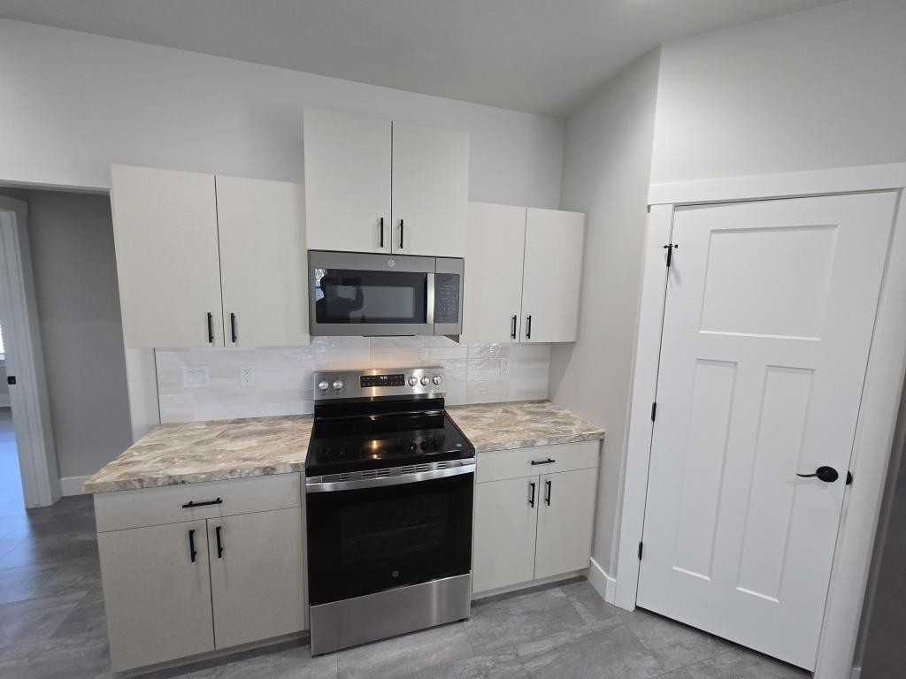 1065 Cheney Dr W - Photo 7 of 28