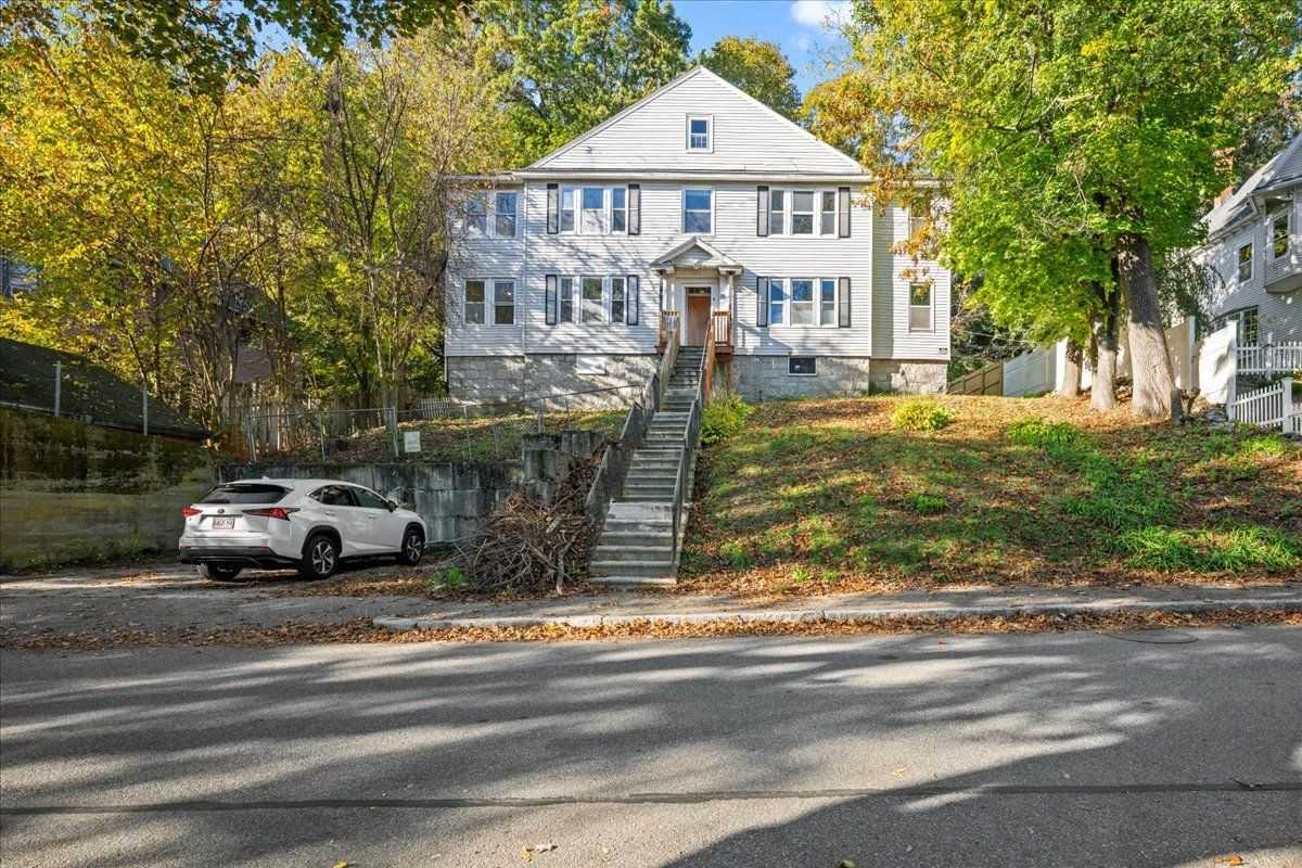 15 Circuit Ave E