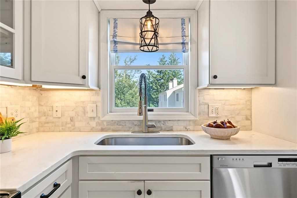 505 Clarks Row - Photo 7 of 37