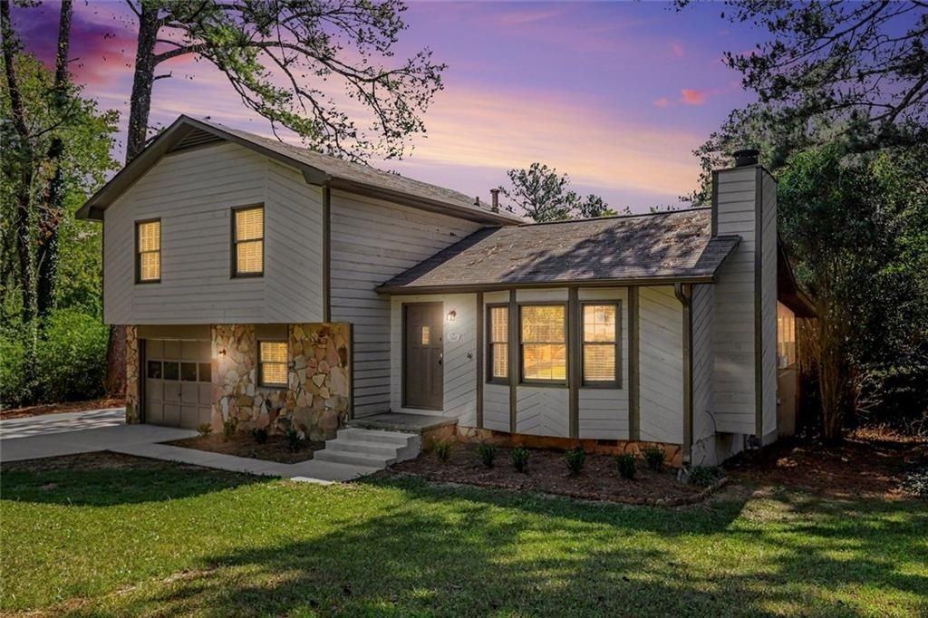 3232 Bromley Rowe - Photo 2 of 31