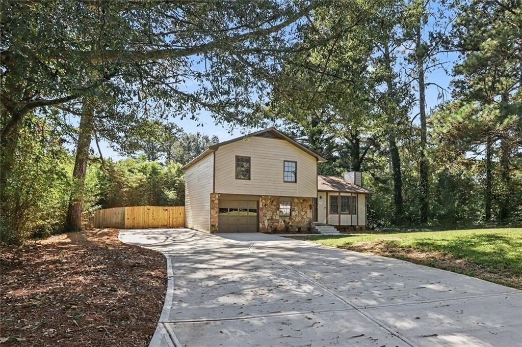 3232 Bromley Rowe - Photo 5 of 31