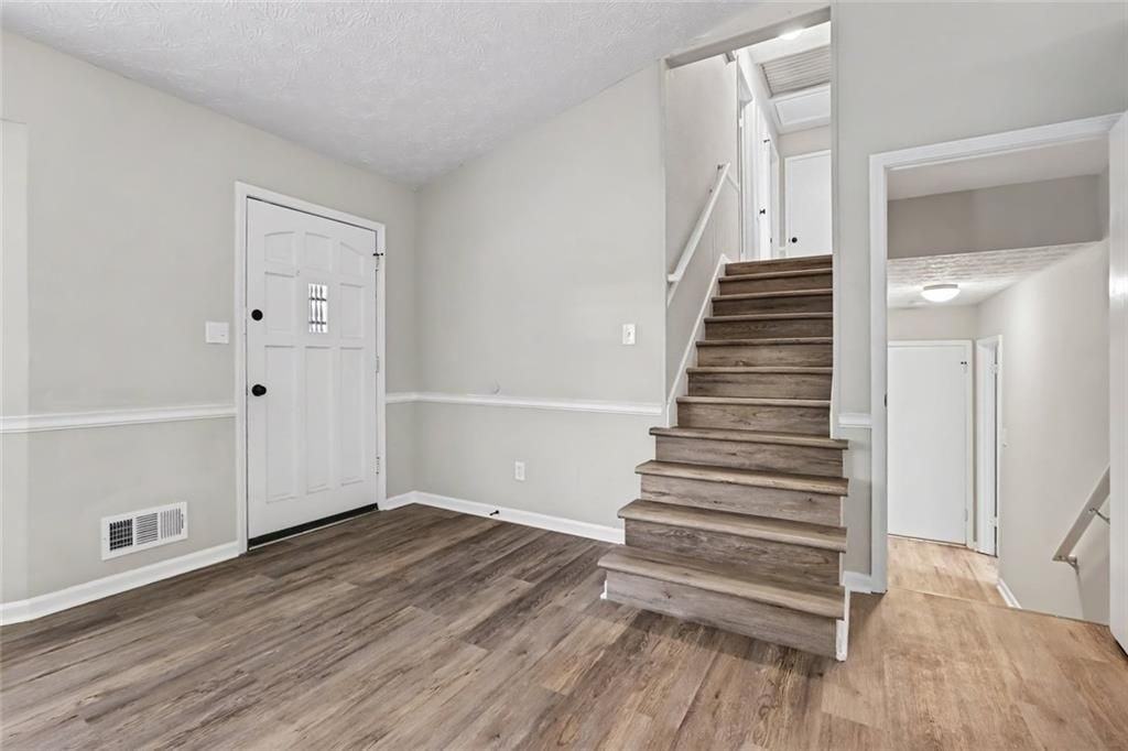3232 Bromley Rowe - Photo 7 of 31