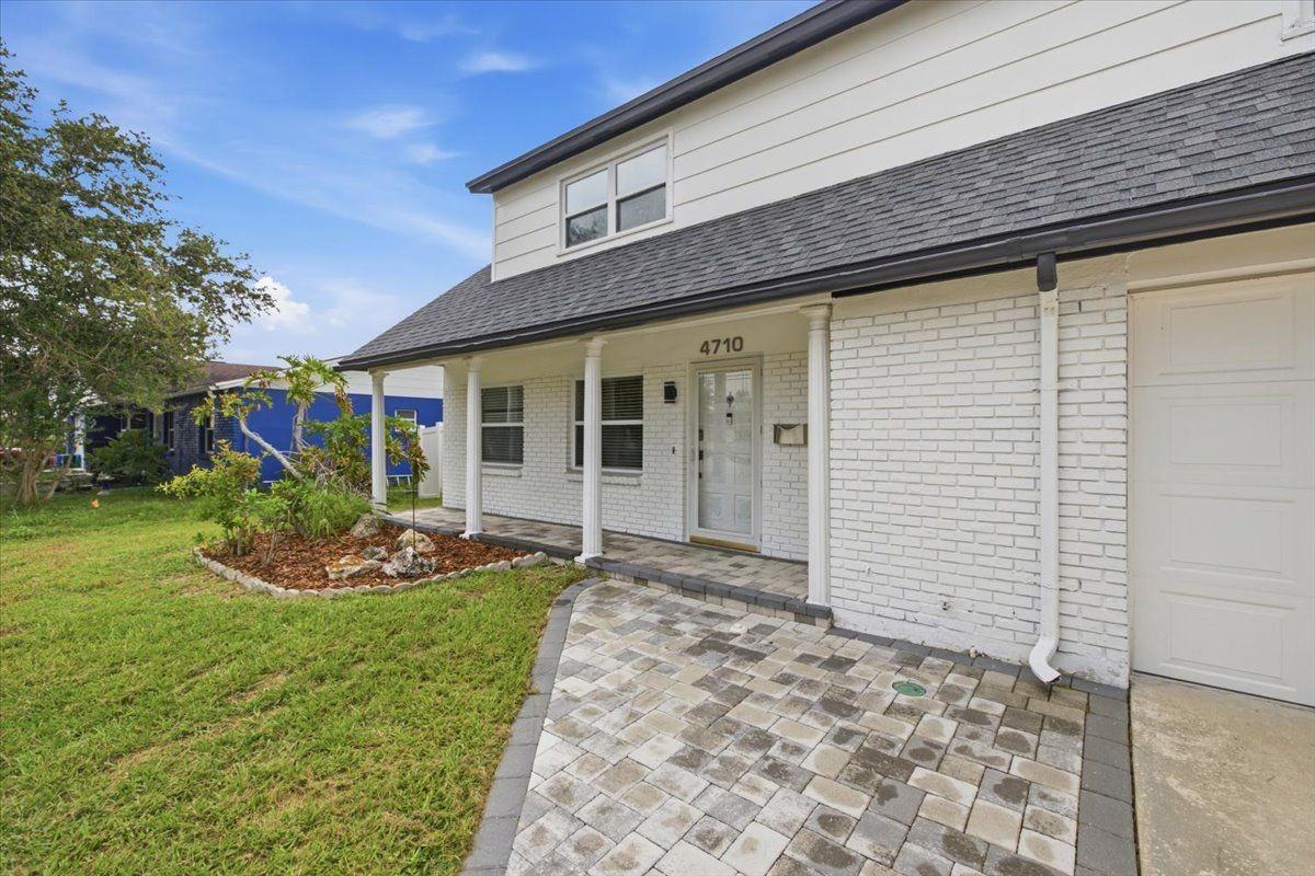 4710 Travertine Dr - Photo 3 of 32
