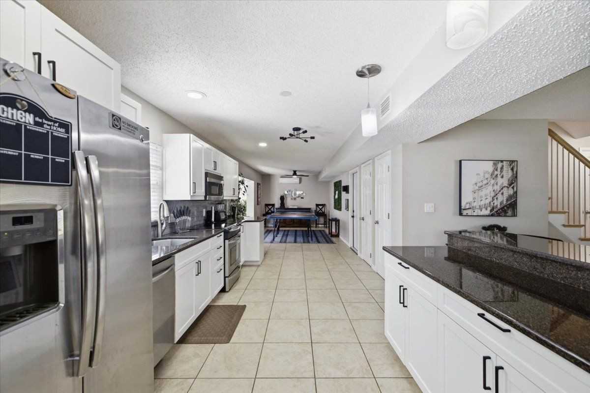4710 Travertine Dr - Photo 6 of 32