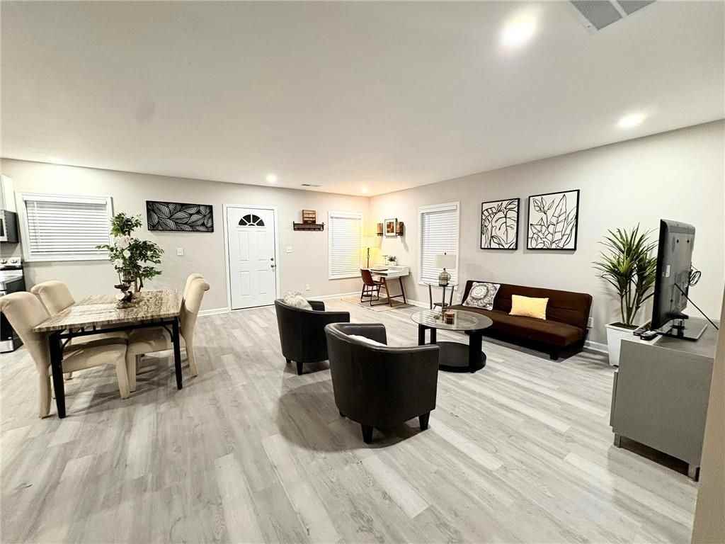 312 E 15th St Sw - Photo 2 of 16