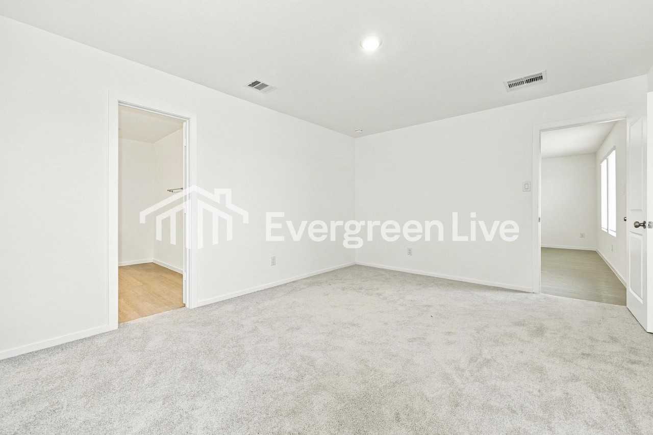 1527 Chimney Springs Dr - Photo 7 of 15