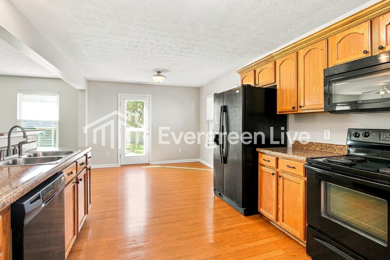 7928 Puckett Ln - Photo 6 of 16