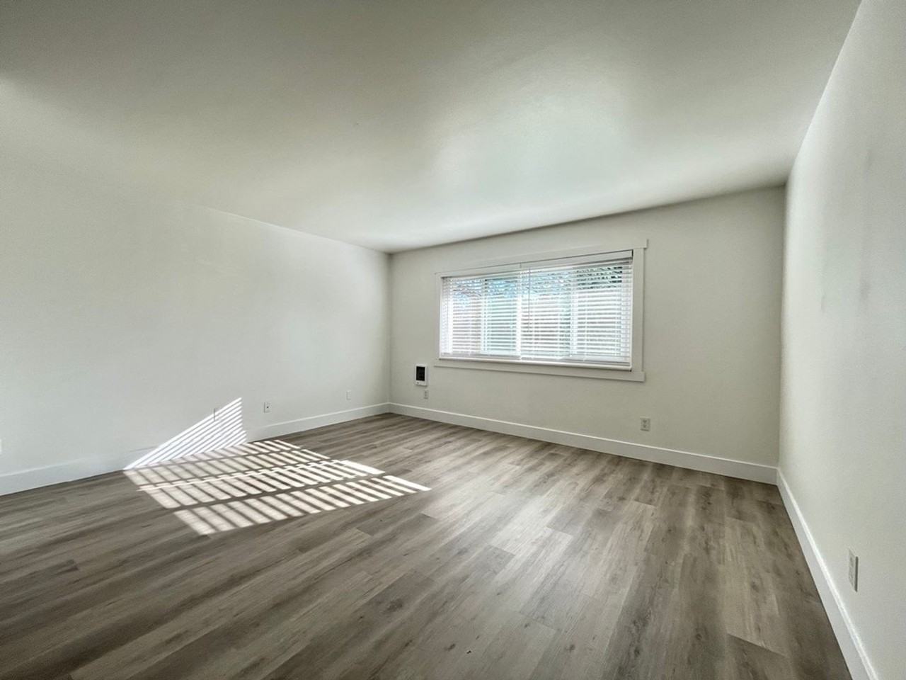 J3 Apartments - Photo 7 of 40