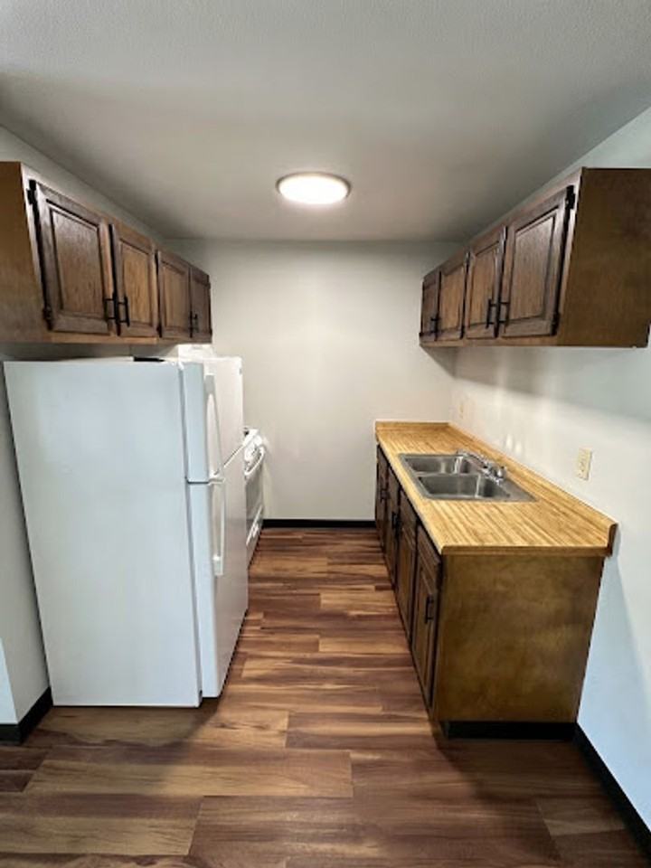 Plaza IV Apartments in St. Francis. - Photo 3 of 18