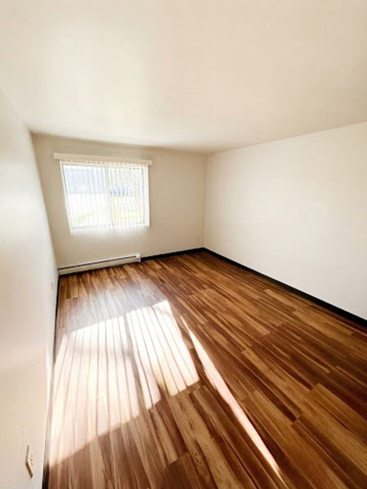 Plaza IV Apartments in St. Francis. - Photo 7 of 18