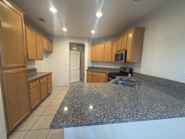 541 Glory Street - Photo 2 of 9
